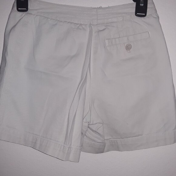Petite Sosphisticate ladies size 2 light khaki short shorts, zipper/clasp fly - Picture 2 of 5